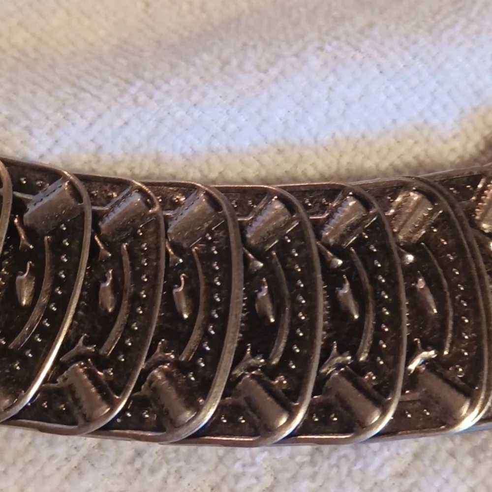 Vintage Women's Belt 1980's Harwill NY Stretch Belt Silver Metal Embossed